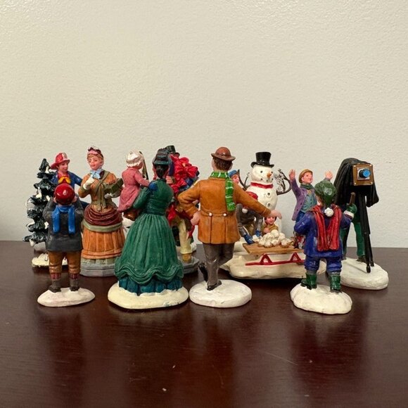 Lot Of Lemax Christmas Village Figures Accessories Good Condition (as is) - Picture 7 of 13